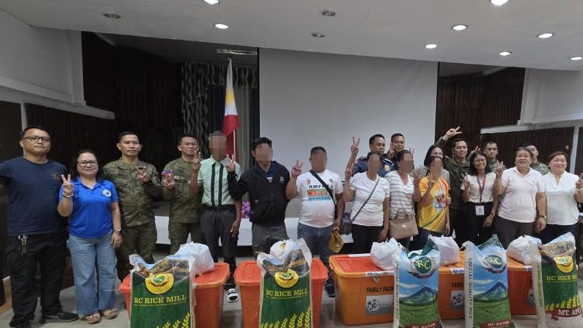 Former Agusan Norte insurgents get reintegration benefits