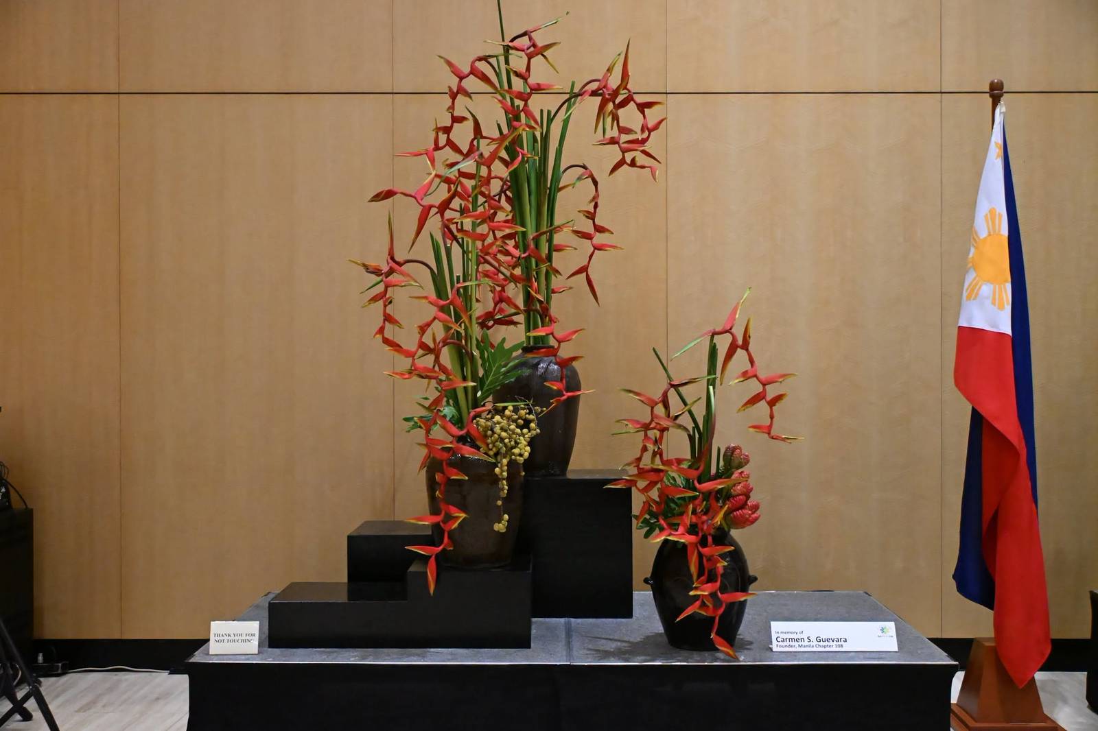 An ikebana arrangement displayed in memory of Carmen Guevara, founder of Ikebana International Manila Chapter 108.