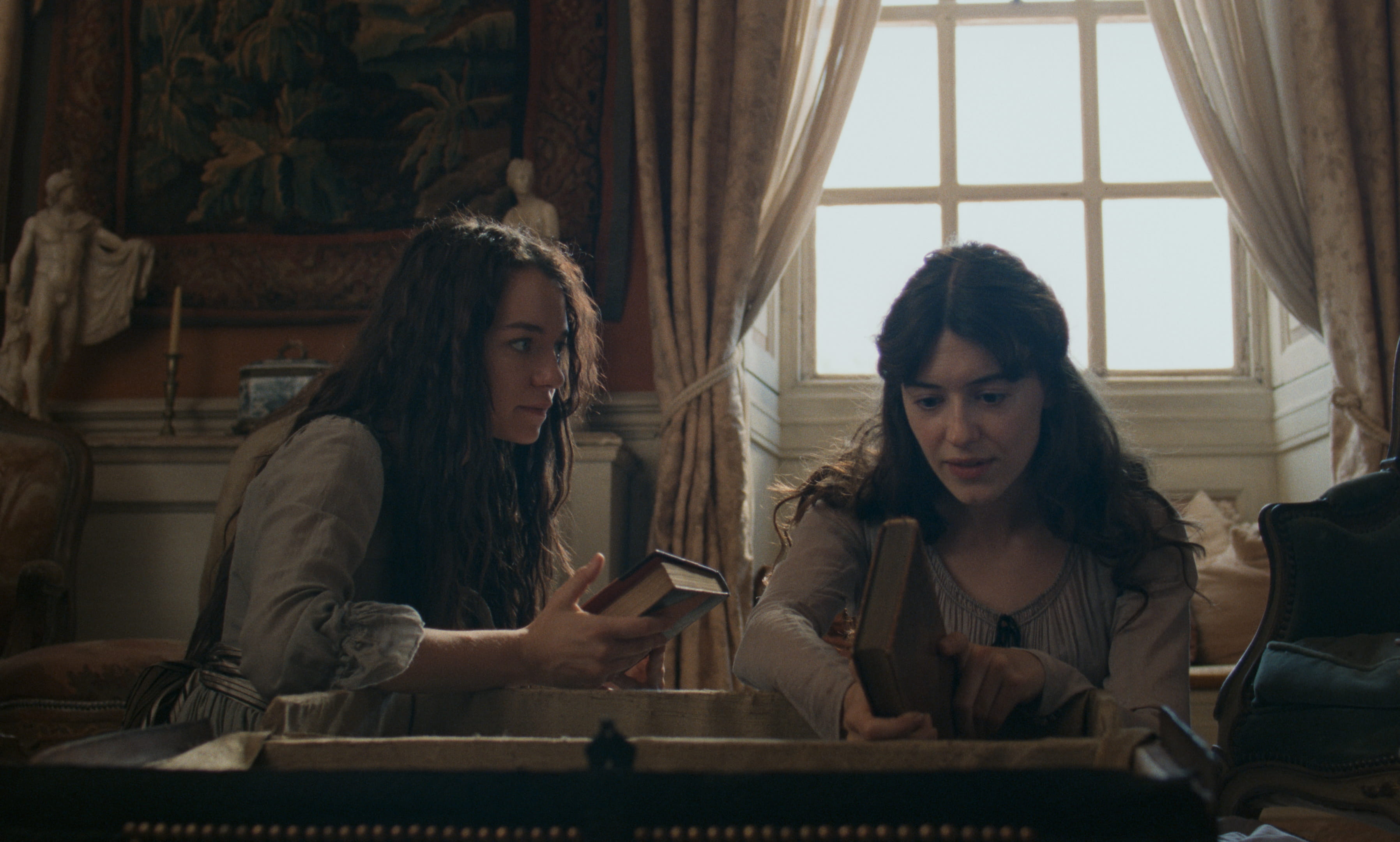 ESMÉ Creed-Miles as Marianne Dashwood (left) and Daisy Edgar-Jones as Elinor Dashwood.