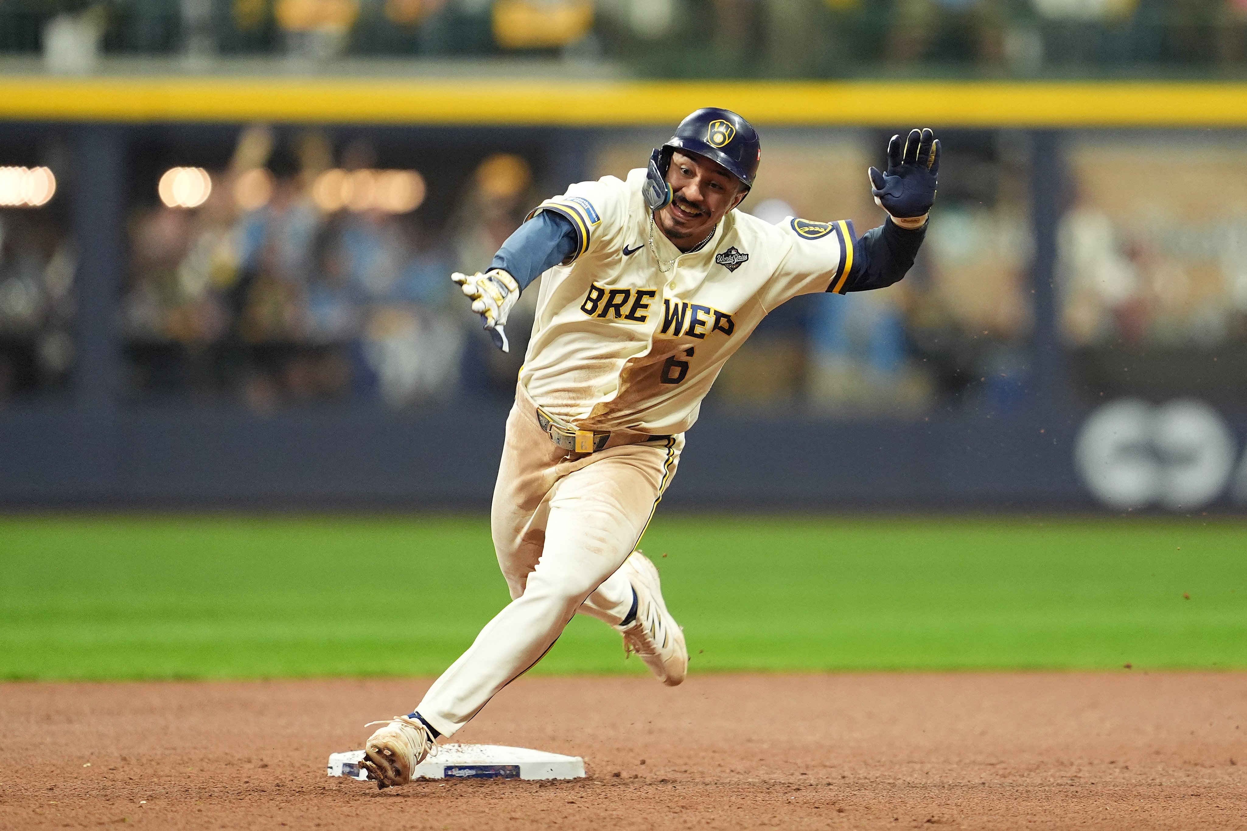 Yelich-Tric Performance: Yelich delivers as Brewers open World Series with a bang