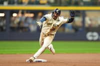 DAVID Hamilton and the Milwaukee Brewers draw the first blood, posting a 3-2 win over the Tampa Bay Rays in Game 1 of their World Series encounter on Friday.