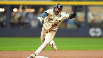 DAVID Hamilton and the Milwaukee Brewers draw the first blood, posting a 3-2 win over the Tampa Bay Rays in Game 1 of their World Series encounter on Friday.