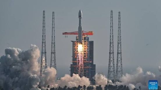 China rocket rains unwanted gifts on Phl