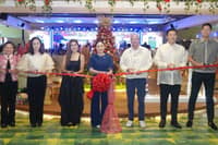 DTI Assistant Secretary Nylah Rizza Bautista; Chef Heny Sison (founder and owner, Heny Sison Culinary School); Happy Ongpauco Tiu (founder and owner, Happy Concept Group); DTI Secretary Cristina A. Roque; Robert Trotta (president and CEO, Max’s Group Inc.), Eric Thomas Dee (COO, FooDee Global Concepts); and Angelo Comsti (food author and entrepreneur).