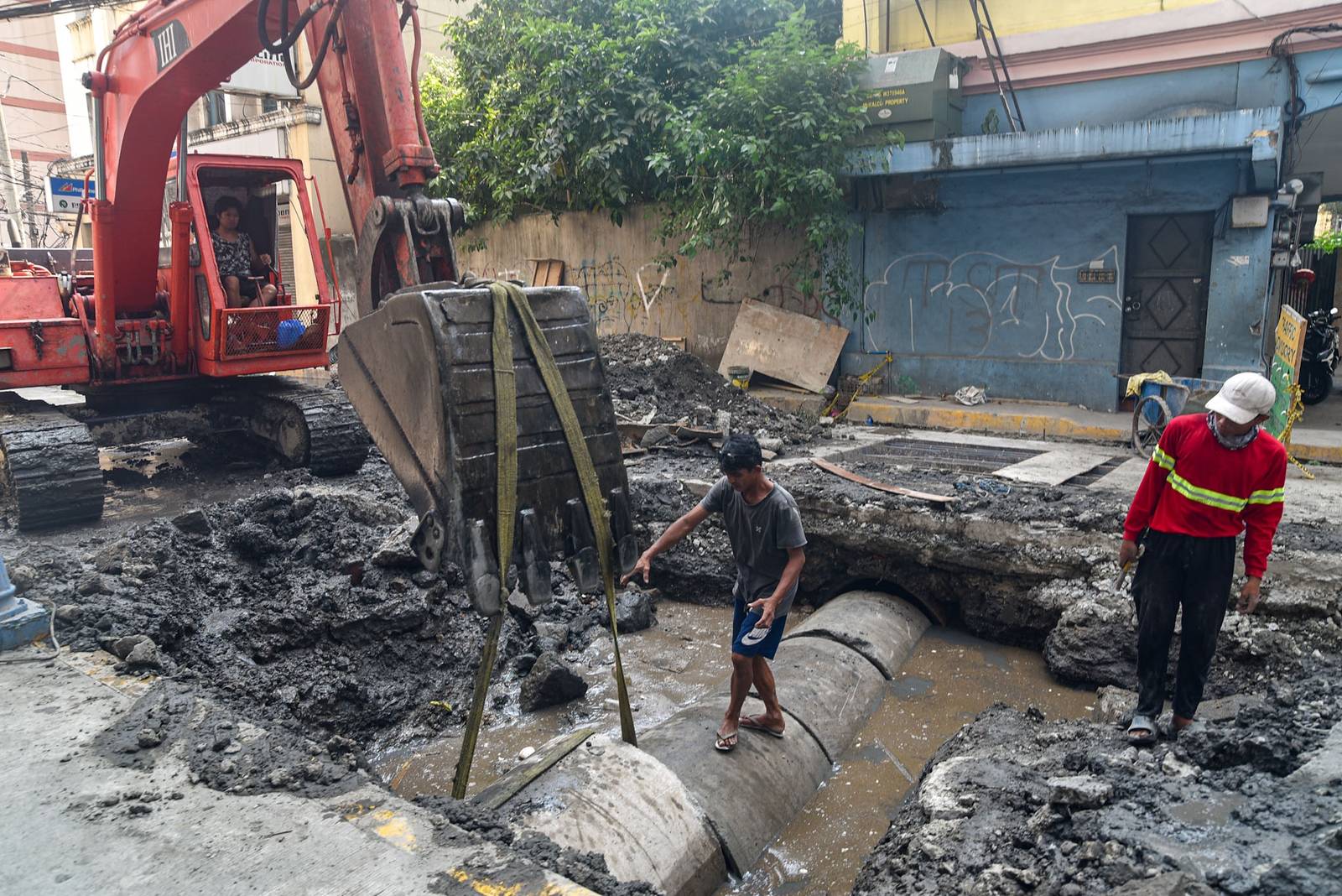Workers are seen working an ongoing improvement drainage system along Yuchengco St. in Manila on October 25. l Zedrich Xylak Madrid