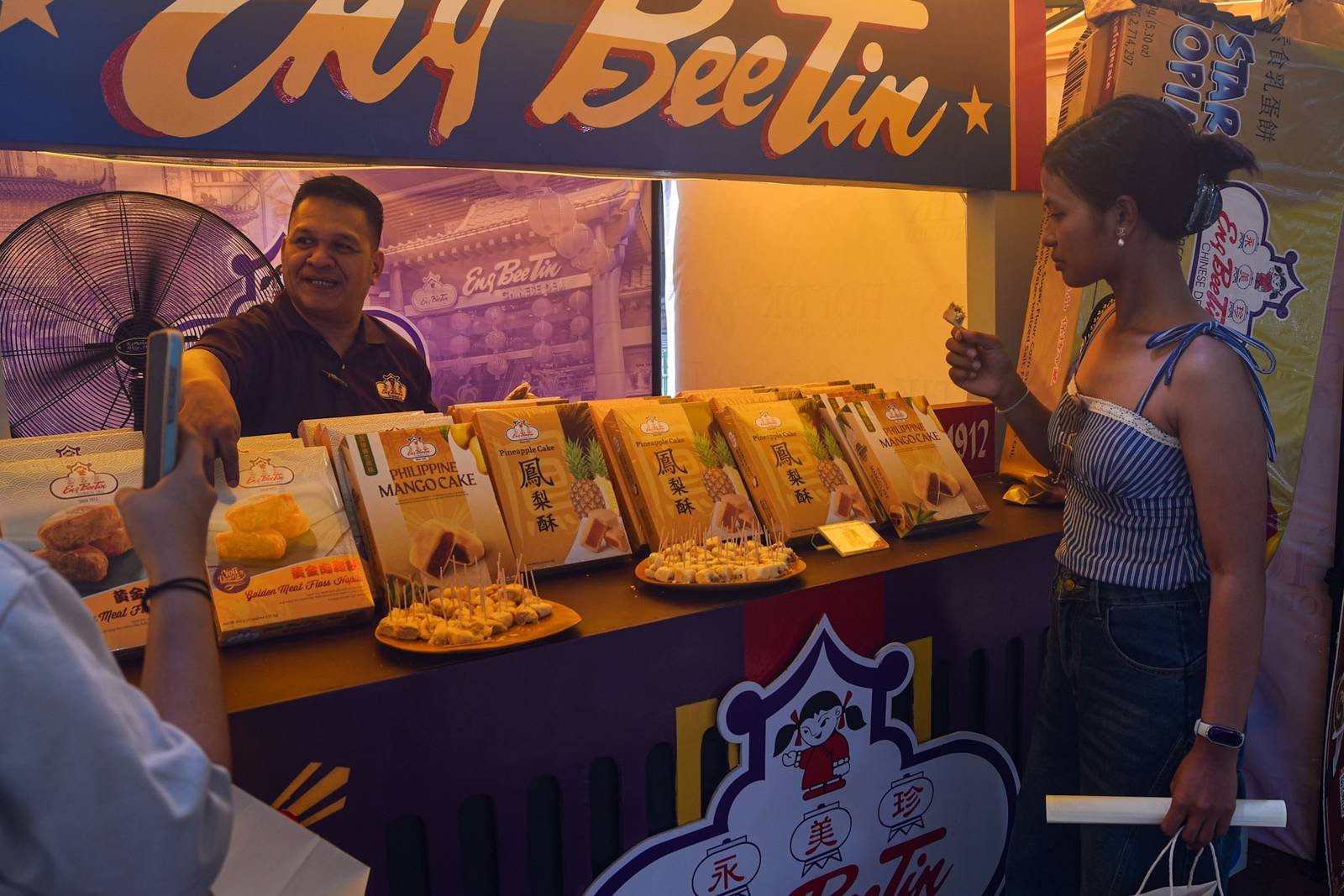 Booths featuring products from Manila’s top hopia makers at the Manila Hopia Day at the Plaza San Lorenzo Ruiz, on October 25. l Zedrich Xylak Madrid