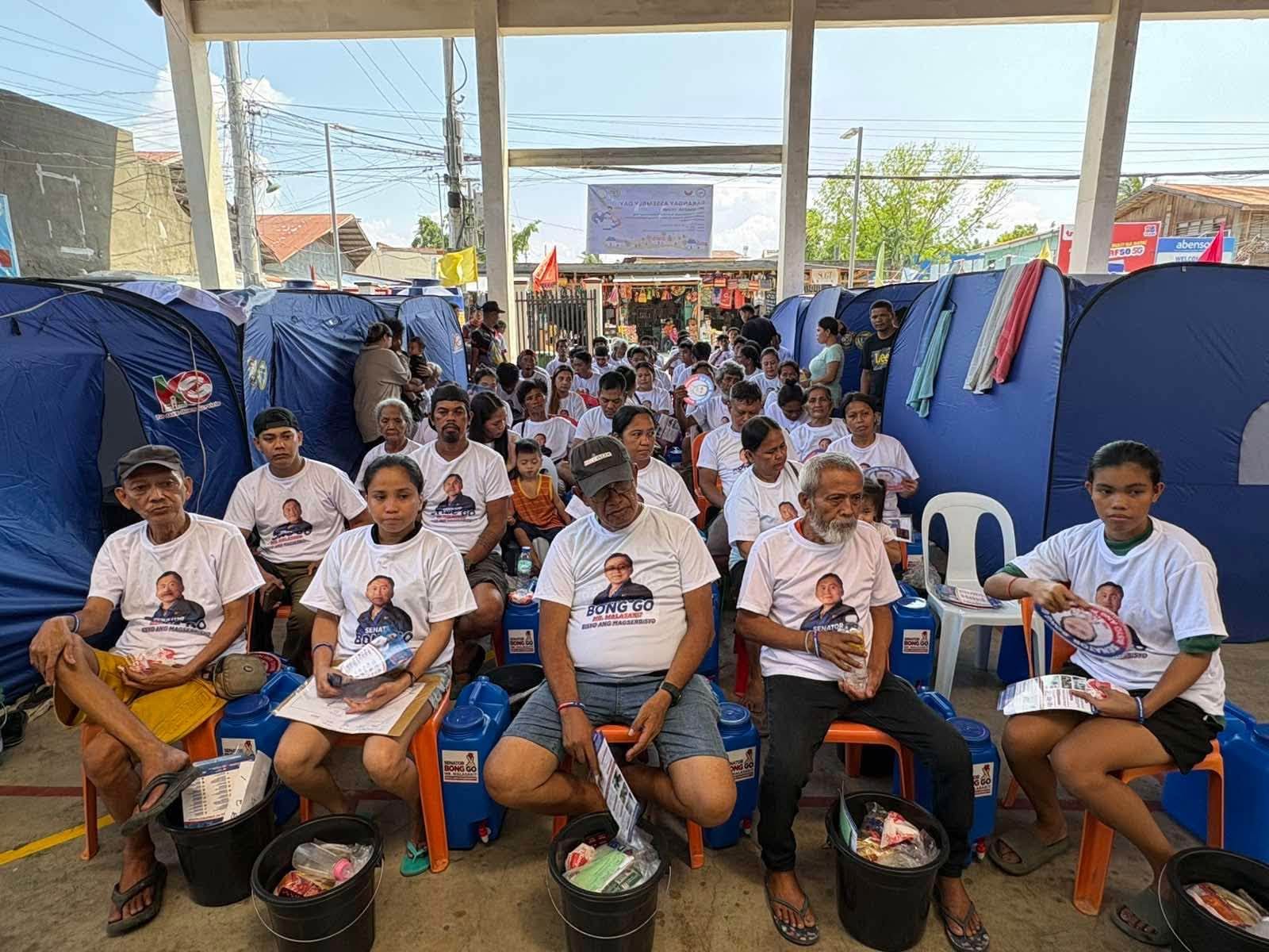 Mga biktima ng sunog sa Zamboanga City, tinulungan ni Sen. Bong Go