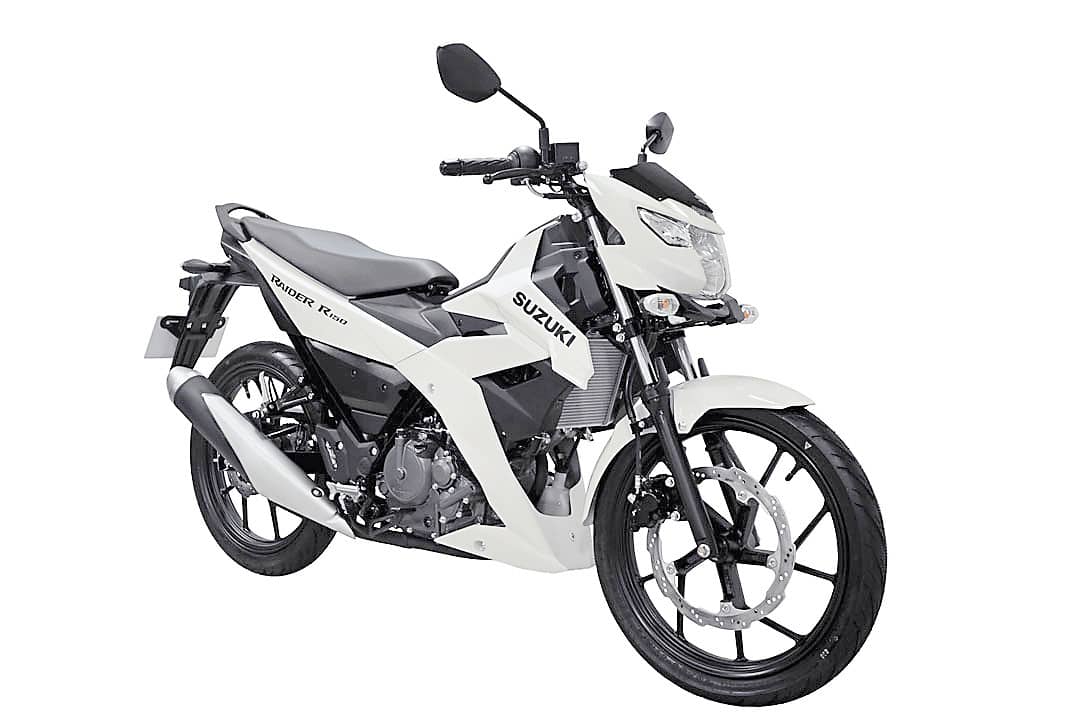 PEARL Bright Ivory is one of two color choices for the Suzuki Raider R150 Shadow Edition, priced at P127,000.