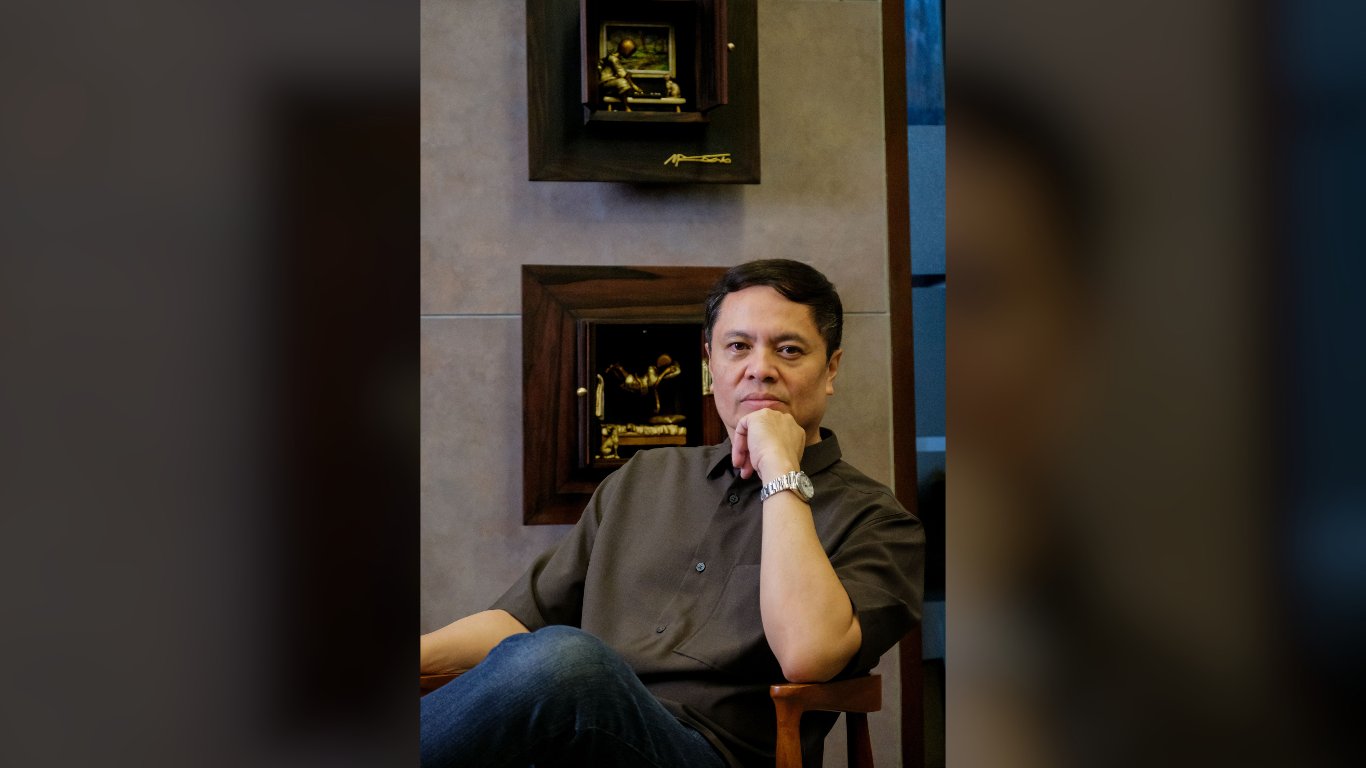Michael Cacnio opens doors to everyday stories with latest exhibit