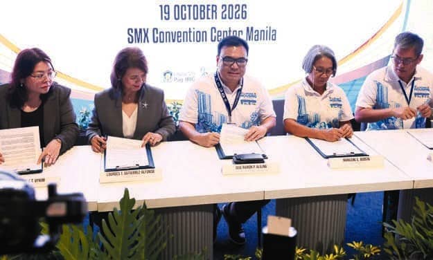 SECRETARY Aliling joins CEO Acosta and Megaworld officials, led by President and CEO Lourdes Gutierrez-Alfonso, in sealing a partnership under the Expanded
4PH Program.
