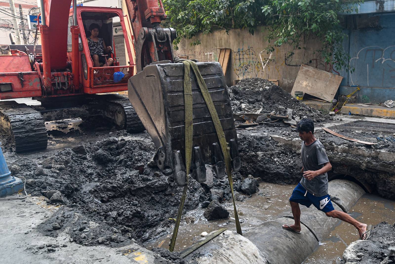 Workers are seen working an ongoing improvement drainage system along Yuchengco St. in Manila on October 25. l Zedrich Xylak Madrid
