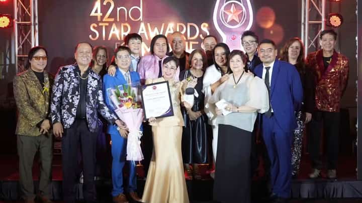 Vilma Santos Recto with PMPC Star Awards members