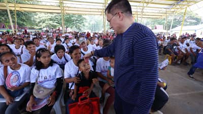 Go aids 530 PWDs in Davao Oriental
