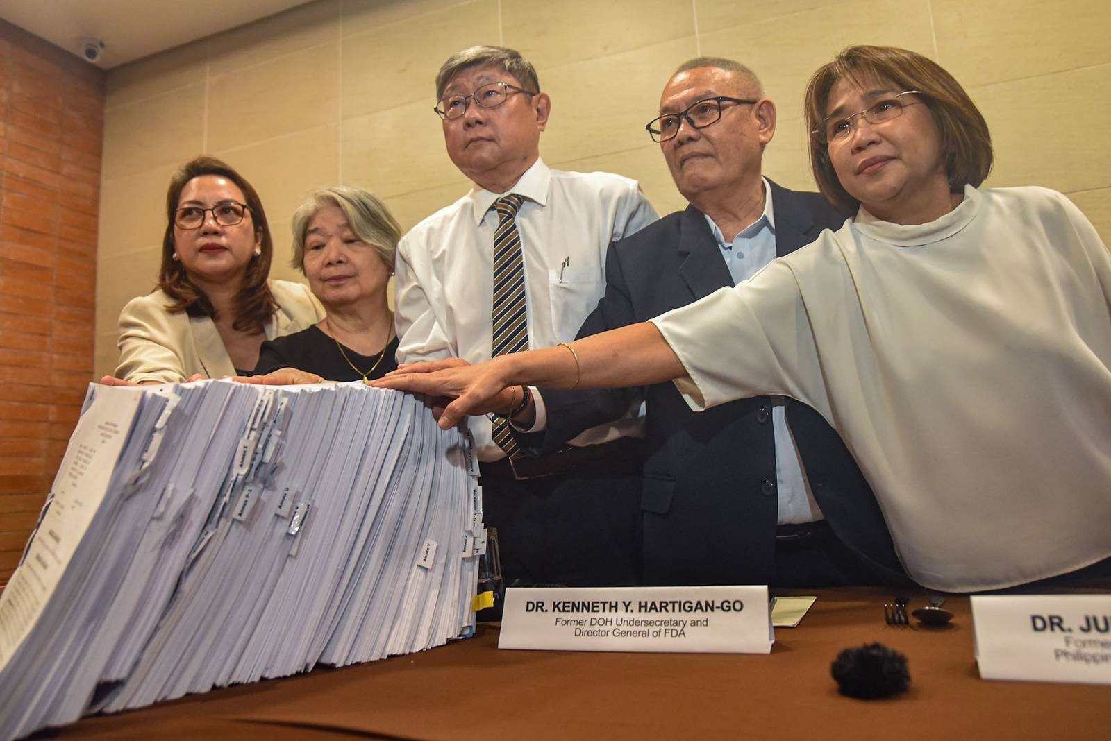 A group of doctors calls on the Professional Regulation Commission (PRC) to investigate Dr. Anthony 'Tony' Leachon over alleged violations of professional ethics stemming from his public statements on the 2017 Dengvaxia vaccine controversy during a press conference in Intramuros, Manila, on October 26.

The group urged the commission to conduct a fair and impartial review based on scientific evidence and documented facts. l Zedrich Xylak Madrid