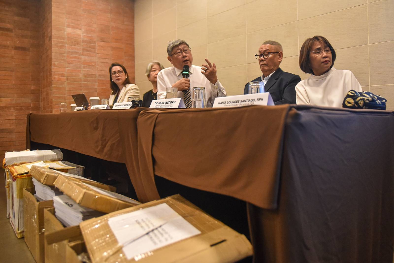 A group of doctors calls on the Professional Regulation Commission (PRC) to investigate Dr. Anthony 'Tony' Leachon over alleged violations of professional ethics stemming from his public statements on the 2017 Dengvaxia vaccine controversy during a press conference in Intramuros, Manila, on October 26.

The group urged the commission to conduct a fair and impartial review based on scientific evidence and documented facts. l Zedrich Xylak Madrid