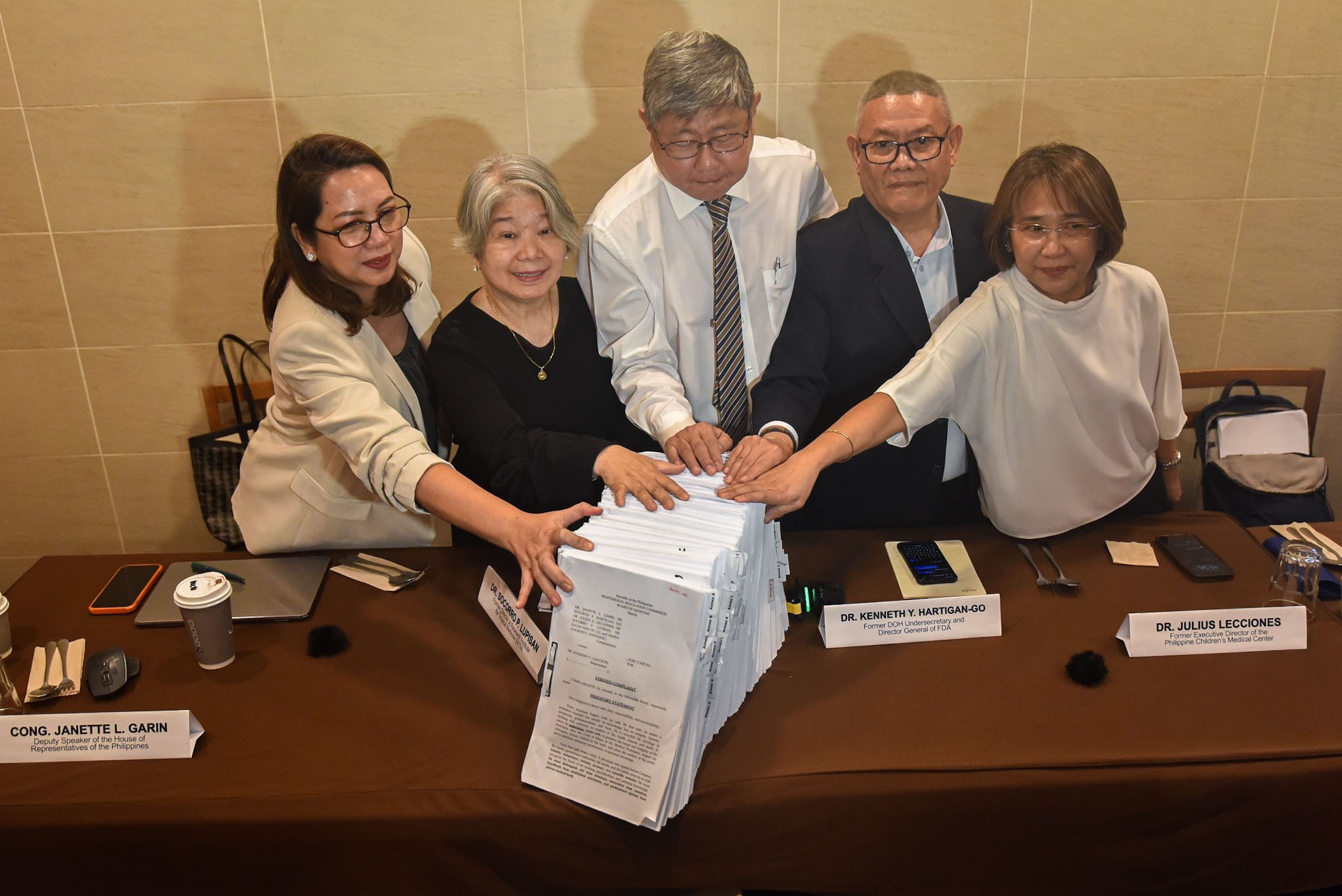 Doctors urge PRC to investigate Leachon over alleged ethics violations