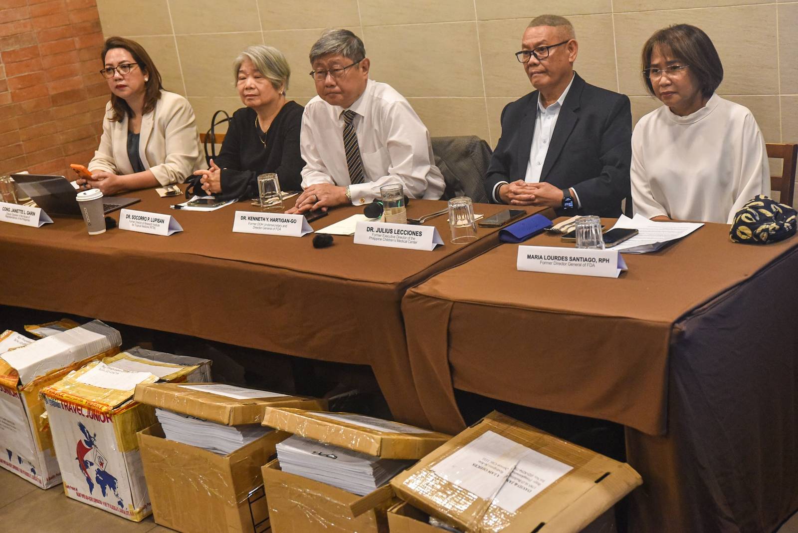 A group of doctors calls on the Professional Regulation Commission (PRC) to investigate Dr. Anthony 'Tony' Leachon over alleged violations of professional ethics stemming from his public statements on the 2017 Dengvaxia vaccine controversy during a press conference in Intramuros, Manila, on October 26.

The group urged the commission to conduct a fair and impartial review based on scientific evidence and documented facts. l Zedrich Xylak Madrid