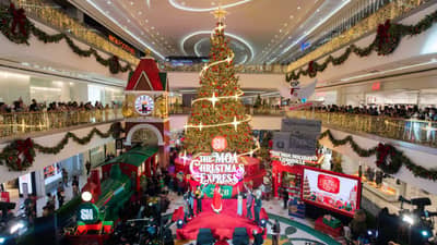 SM Mall of Asia unveils Christmas Express display