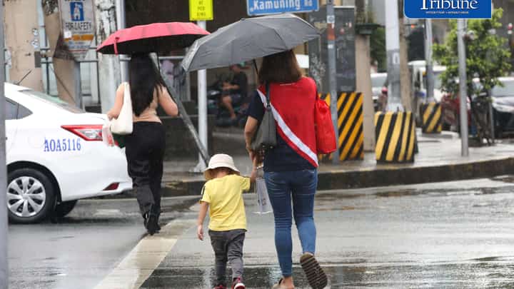 (October 27 2026) Pedestrian and Motorcycle rider use protective gear, due to suddenly heavy downpour happen in Tuesday October 27 2026 in Quezon City. The Philippine Atmospheric, Geophysical and Astronomical Services Administration (PAGASA) weather bureau announced on Tuesday that the northeast monsoon or “amihan” season has officially started, and brings cooler temperatures, stronger winds, and occasional rains. Photo/Analy Labor