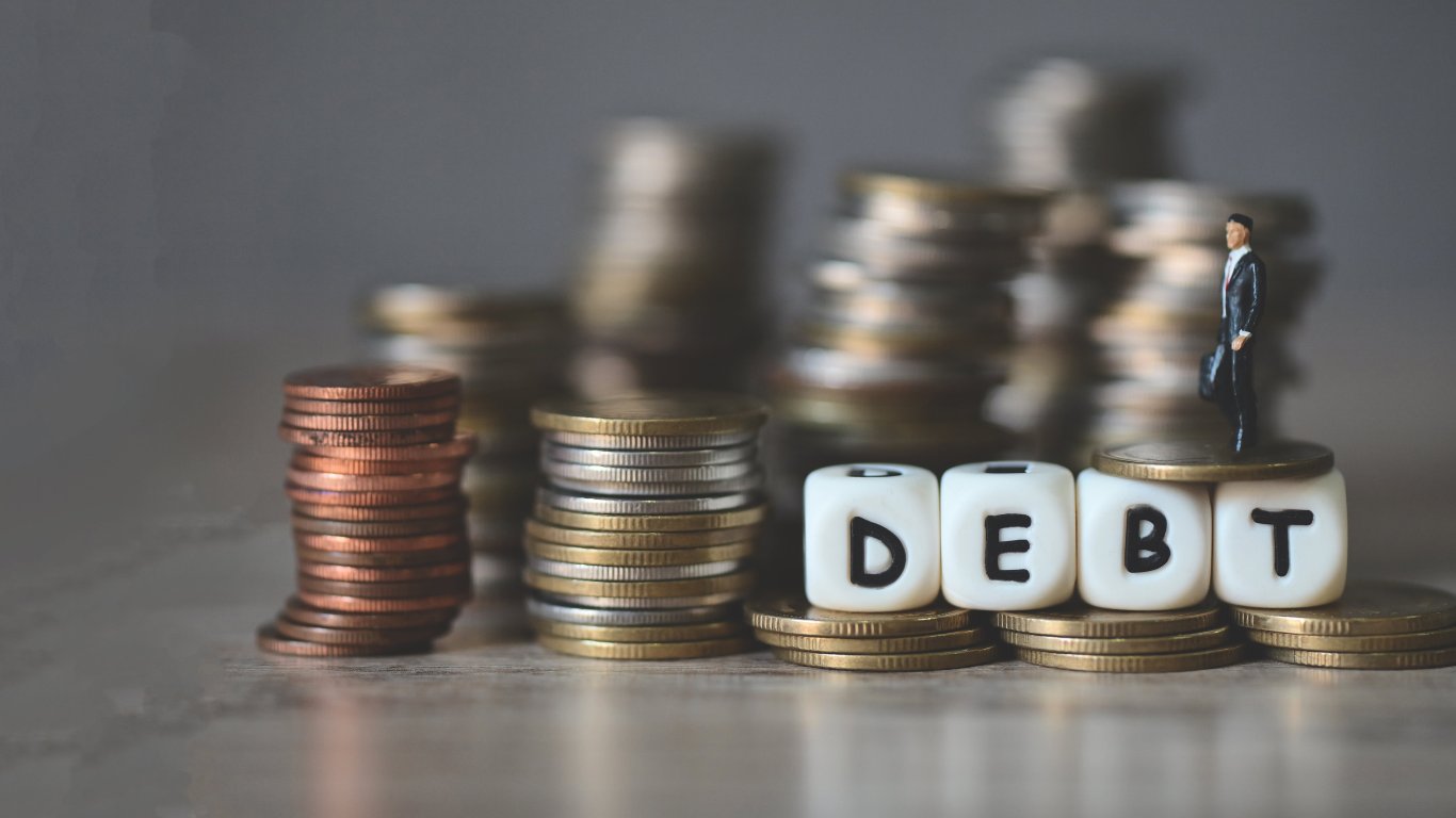 Debt, downturn dampen Phl’s risk outlook