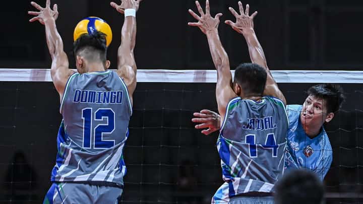 Jau Umandal powers VNS to a straight sets win over AFP in the Spikers' Turf Season 10 Invitational Conference.