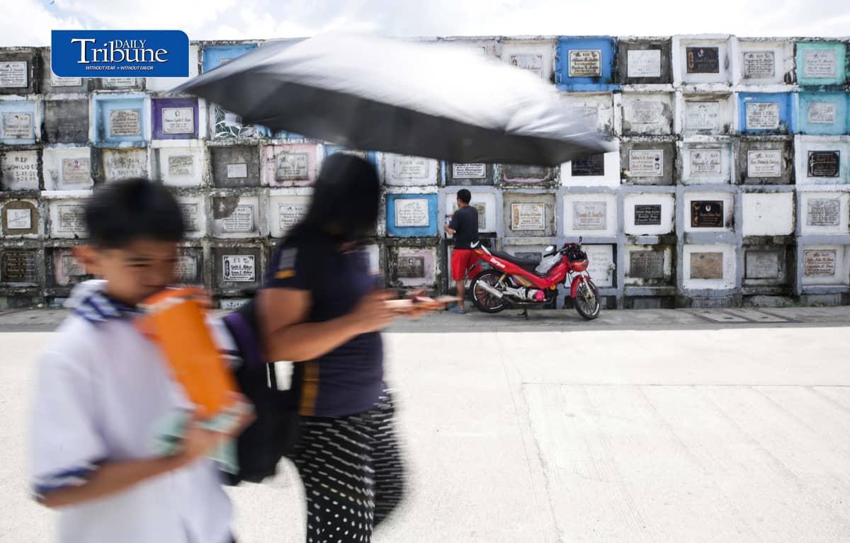 (October 27 2026)  Individuals began to visit and clean the tombs or their departed loved ones to avoid crowded during the  All Saints’ Day and All Souls’ Day celebration at Karuhatan Public Cemetery in Valenzuela City on Tuesday, October 27, 2026. Photo/Analy Labor