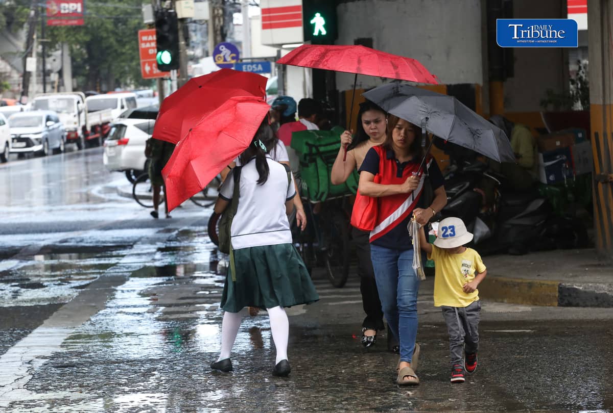 (October 27 2026) Pedestrian and Motorcycle rider use protective gear, due to suddenly heavy downpour happen in Tuesday October 27 2026 in Quezon City. The Philippine Atmospheric, Geophysical and Astronomical Services Administration (PAGASA) weather bureau announced on Tuesday that the northeast monsoon or “amihan” season has officially started, and brings cooler temperatures, stronger winds, and occasional rains. Photo/Analy Labor