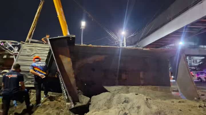 INVESTIGATORS inspect an Isuzu dump truck that tipped over onto its side along Congressional Avenue in Barangay Culiat, Quezon City, early Tuesday morning. The 12:30 a.m. incident crushed an adjacent motorcycle, killing a 42-year-old father and his 11-month-old infant, while the child’s mother sustained injuries and remains hospitalized.