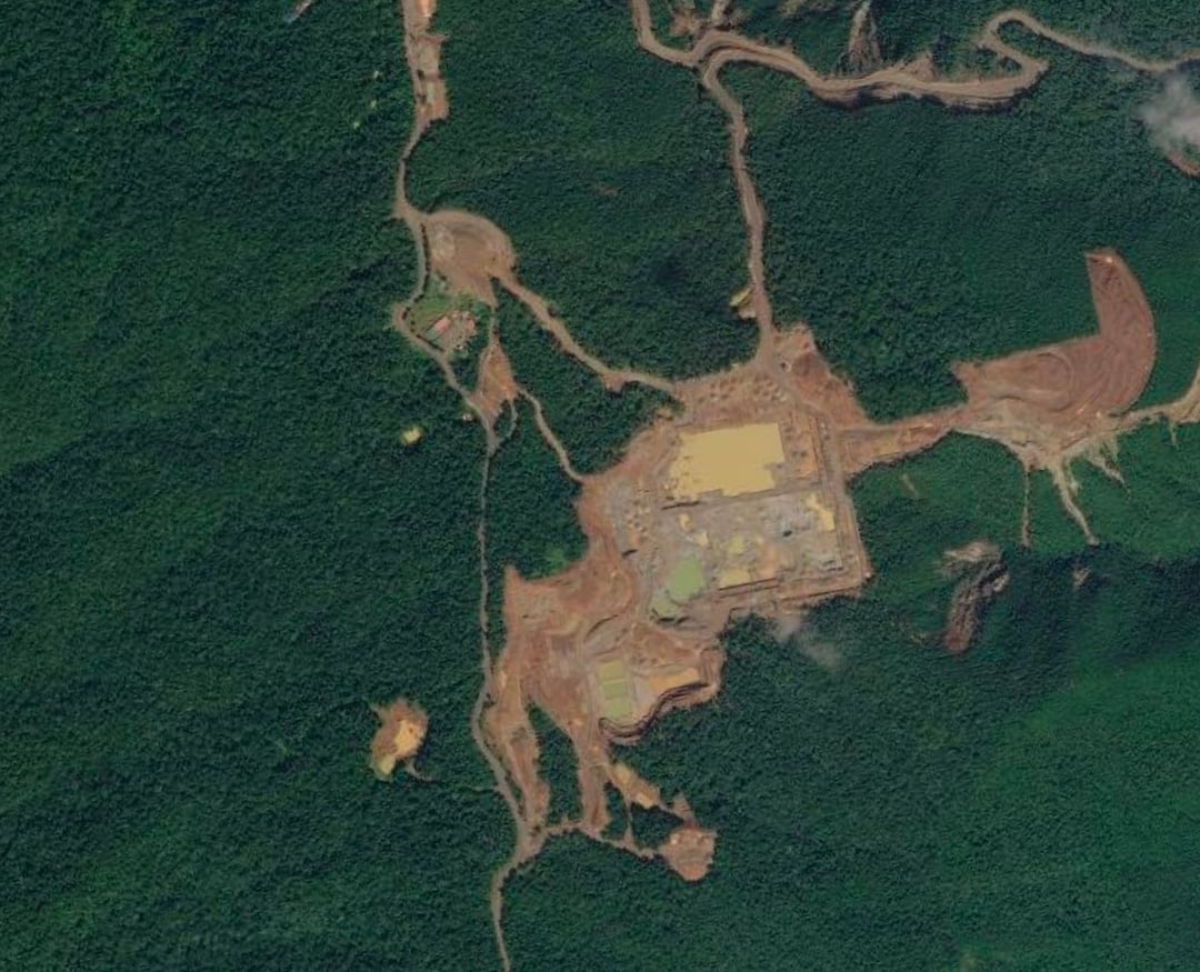 A Google Earth satellite image showing a mining site in Dinapigue, Isabela.