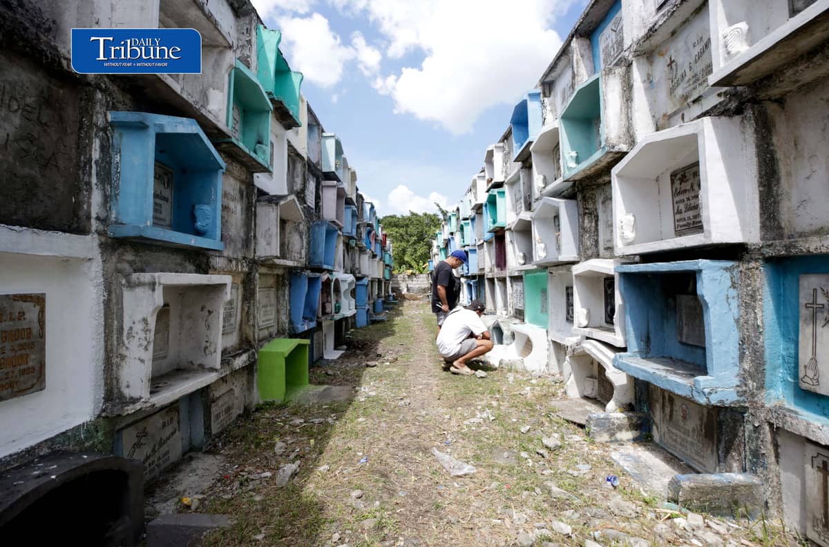 (October 27 2026)  Individuals began to visit and clean the tombs or their departed loved ones to avoid crowded during the  All Saints’ Day and All Souls’ Day celebration at Karuhatan Public Cemetery in Valenzuela City on Tuesday, October 27, 2026. Photo/Analy Labor