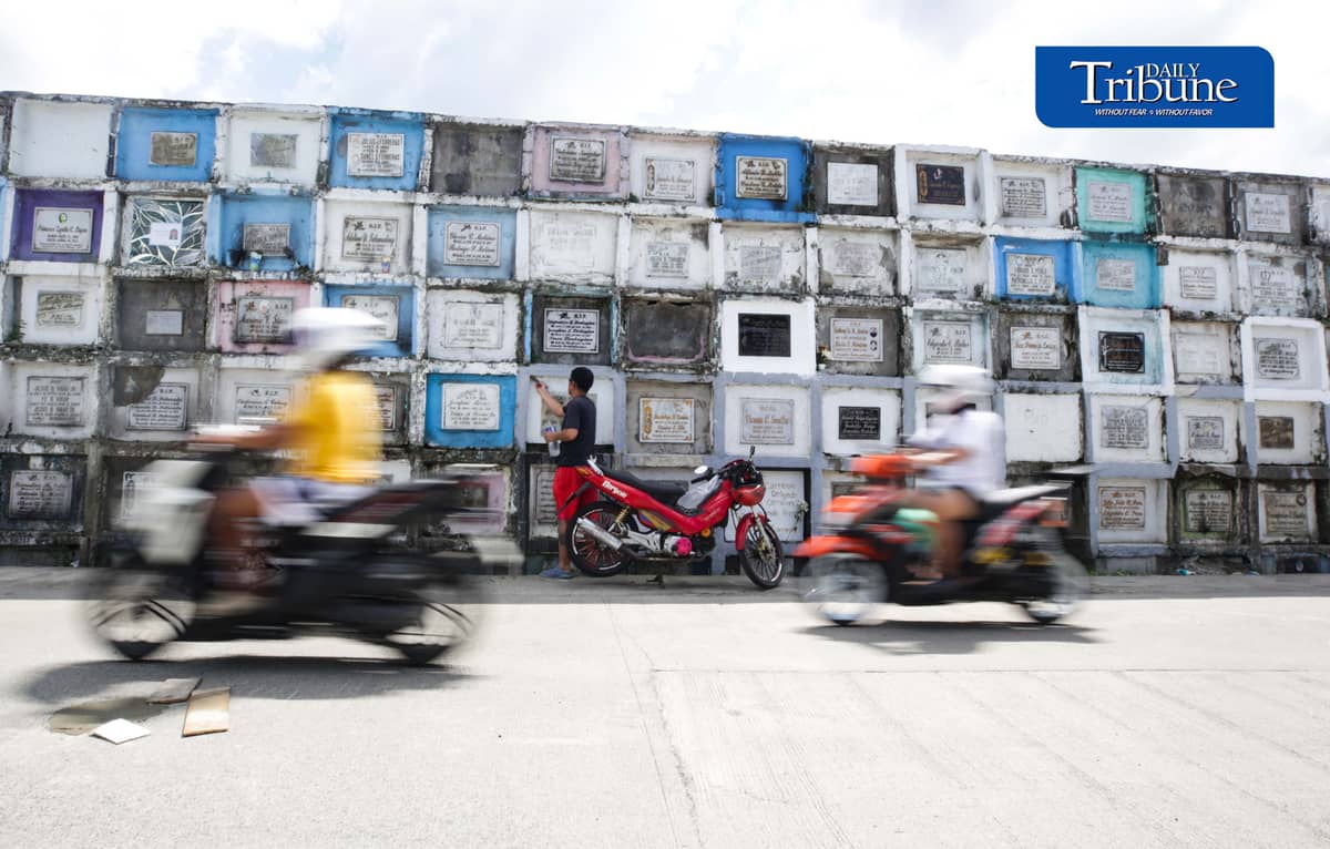 (October 27 2026)  Individuals began to visit and clean the tombs or their departed loved ones to avoid crowded during the  All Saints’ Day and All Souls’ Day celebration at Karuhatan Public Cemetery in Valenzuela City on Tuesday, October 27, 2026. Photo/Analy Labor