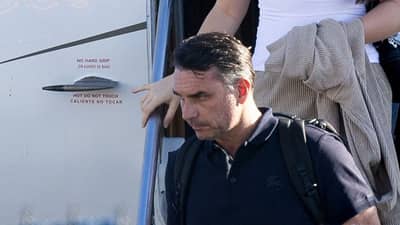 Flavio Bolsonaro flees to Ecuador via Argentina