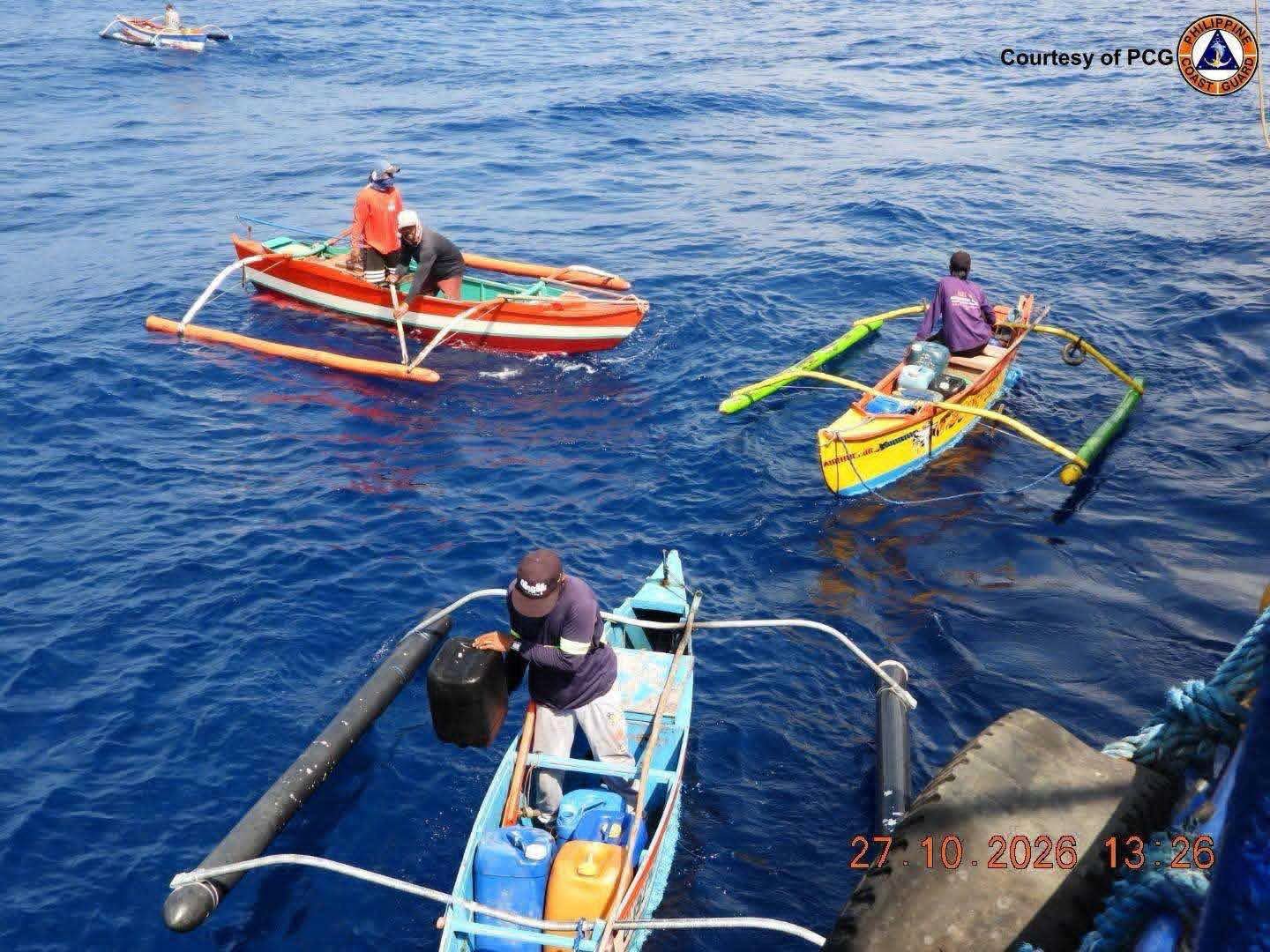 Gov't delivers fuel assistance to Filipino fishermen at Bajo de Masinloc