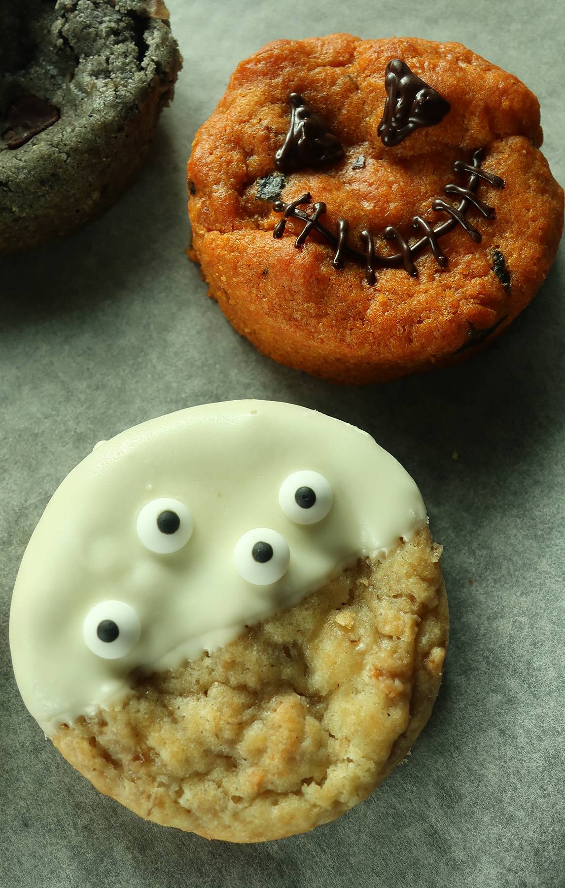 ‘DALIGMATA’ and ‘Bangungot’ in Masa Madre’s Halloween cookies.