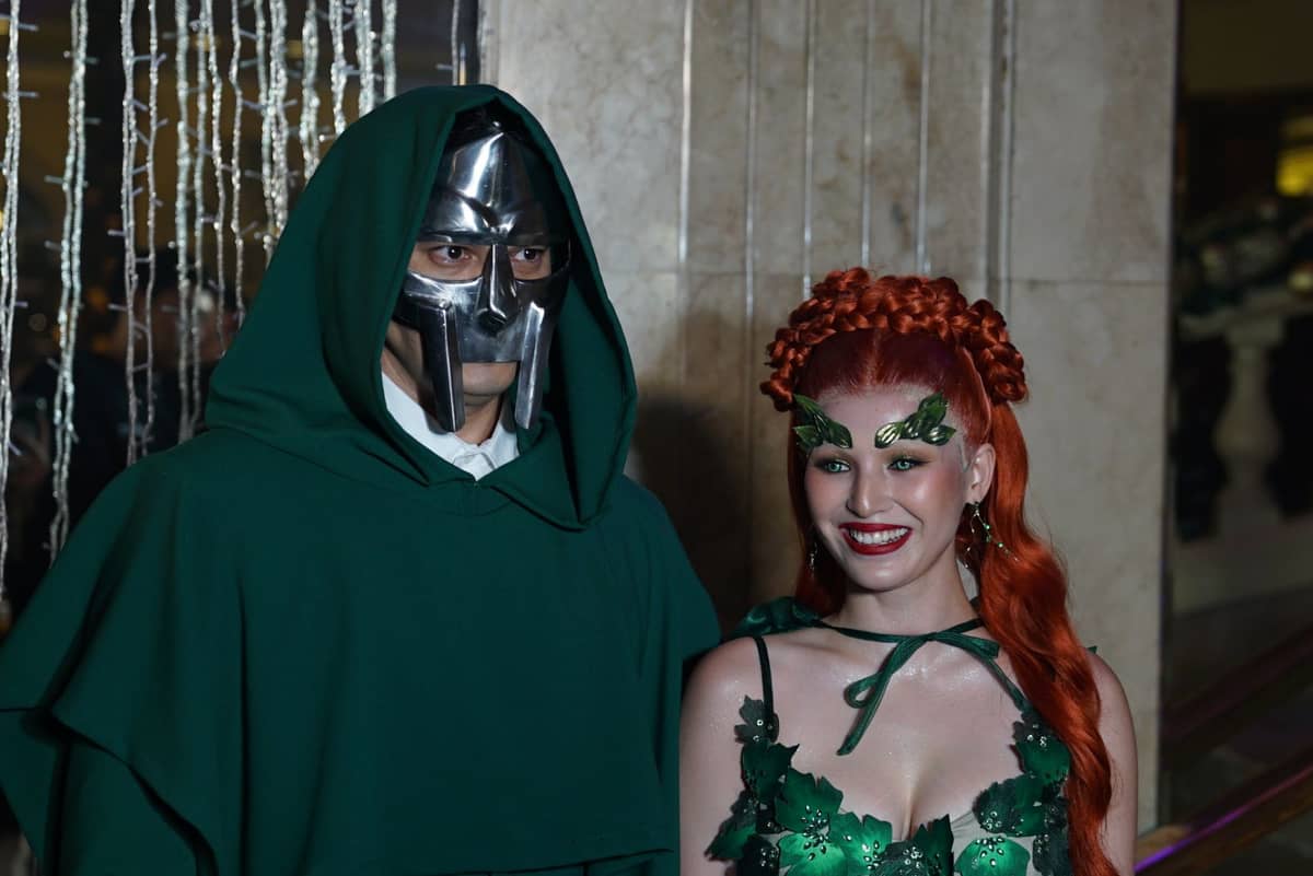RICHARD Gutierrez embracing the dark power of Doctor Doom, while Barbie Imperial brought Poison Ivy to life.