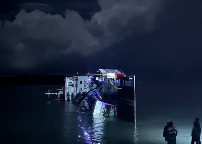 RoRo tilts while unloading in Quezon; 4 hurt