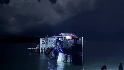 RoRo tilts while unloading in Quezon; 4 hurt