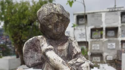Of tombs and memories
