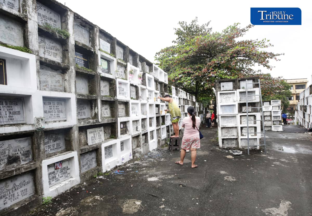 (October 30 2026) Families early visit their departed loved ones to avoid crowds at Bagbag Cemetery in Quezon City on Friday, 30 October 2026, ahead of All Souls’ Day. In observance of Undas, the Quezon City government reminded the public that visiting hours at Bagbag and Novaliches cemeteries will be from 6 a.m. to 10 p.m., Also all burial operations will be temporarily suspended from 31 October to 2 November 2026, according to an official notice from the local government. Photo/Analy Labor