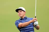 Vilips surges ahead with birdie streaks