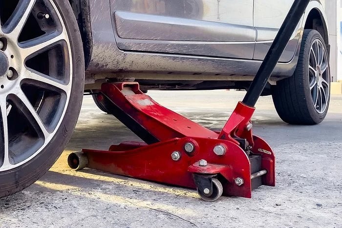 Tire repairman killed after dump truck jack slips