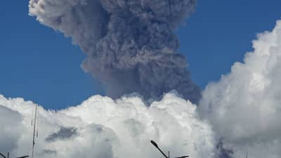 Alert level 3 raised over Mt. Mayon after ‘moderately explosive eruption’