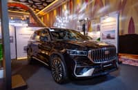 BLACK Monjaro EM-i on display at its local launch features a vertical front grille, LED headlights and 20-inch alloy wheels.