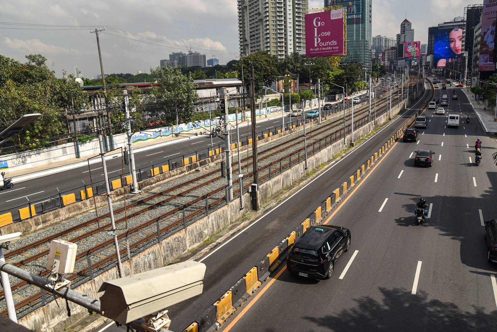 Light traffic is observed along EDSA as the travellers head to provinces for the Undas holiday on October 31. l Zedrich Xylak Madrid