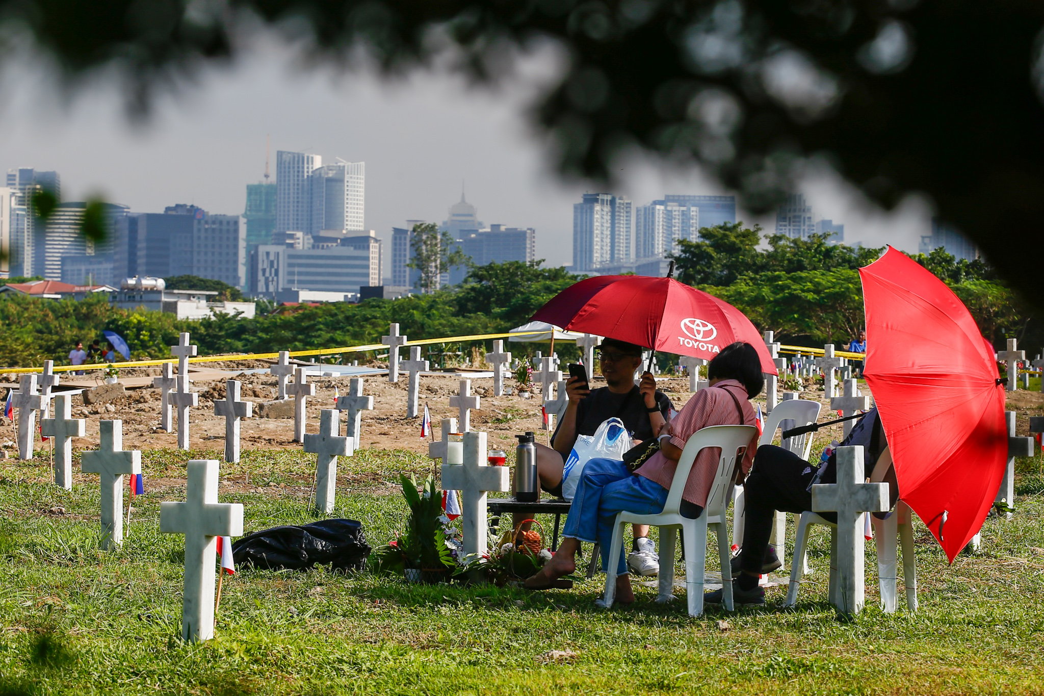 Scenes from the Libingan ng mga Bayani