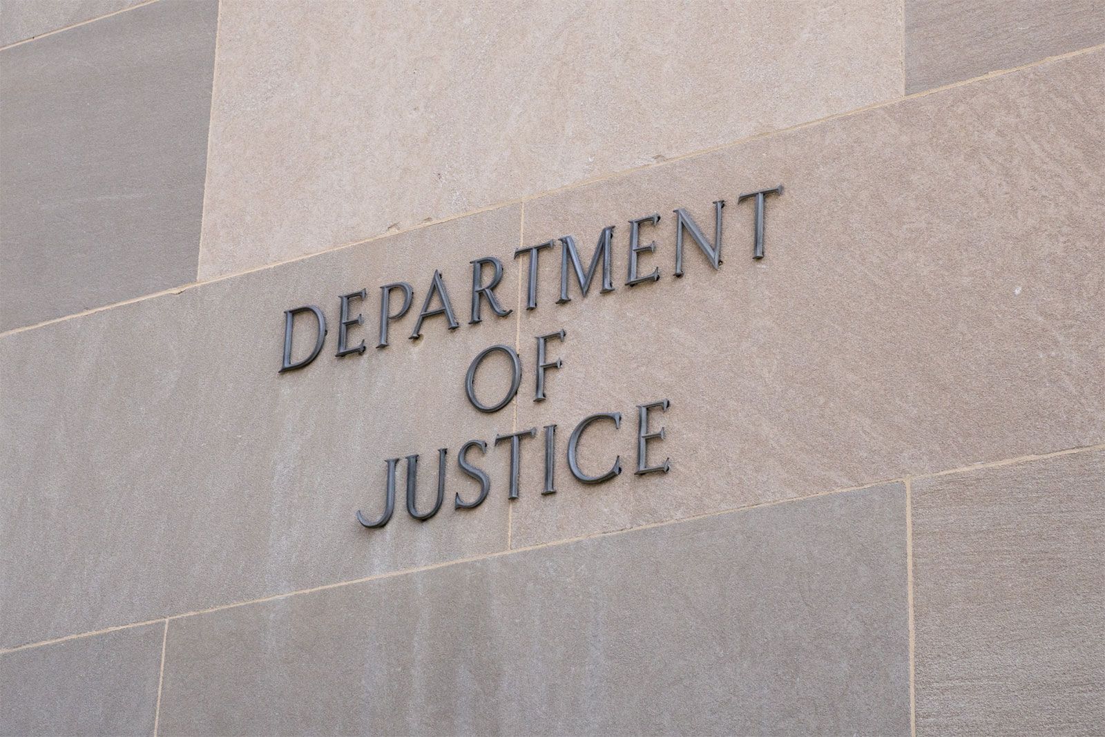 U.S. imprisons 2 Chinese spies
