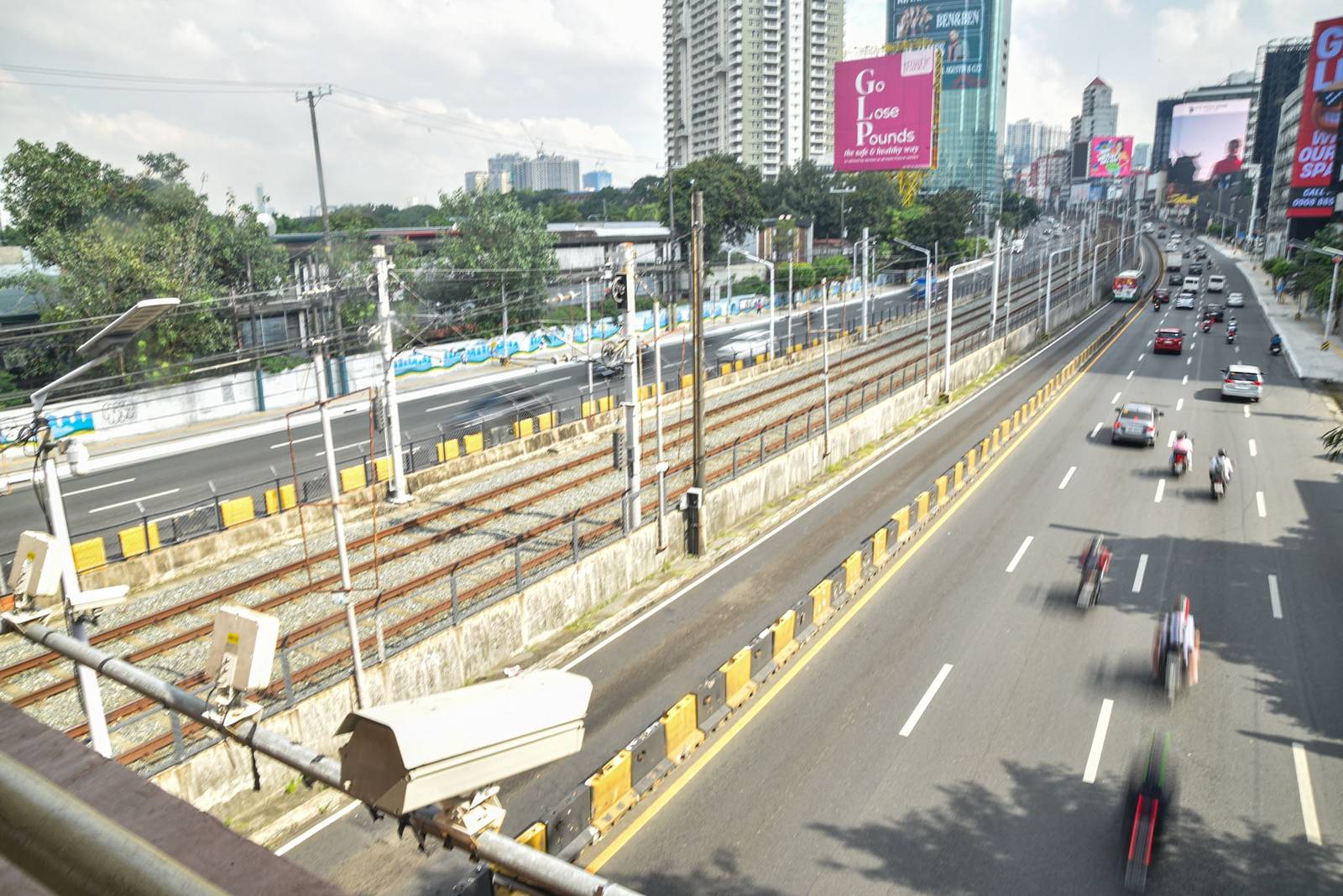 Light traffic is observed along EDSA as the travellers head to provinces for the Undas holiday on October 31. l Zedrich Xylak Madrid