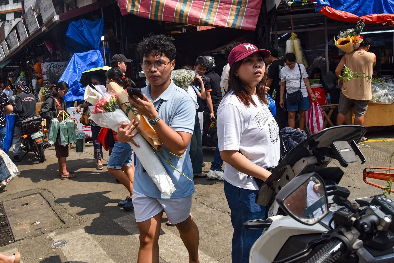 Families shop for flowers at Dangwa Flower Market in Manila as they prepare to honor and remember their departed loved ones ahead of Undas observance, October 31. l Zedrich Xylak Madrid