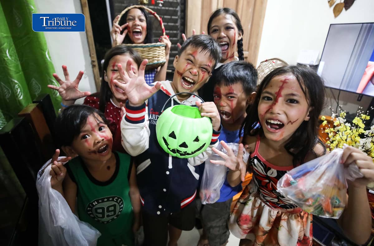 (31 October 2026) Kids are seen happily carrying Halloween baskets and plastic bags for trick-or-treating during the Halloween celebration on Saturday night, 31 October 2026, in Caloocan North. Halloween is an annual celebration observed on October 31 that marks the evening before All Souls’ Day and All Saints' Day. Photo/Analy Labor