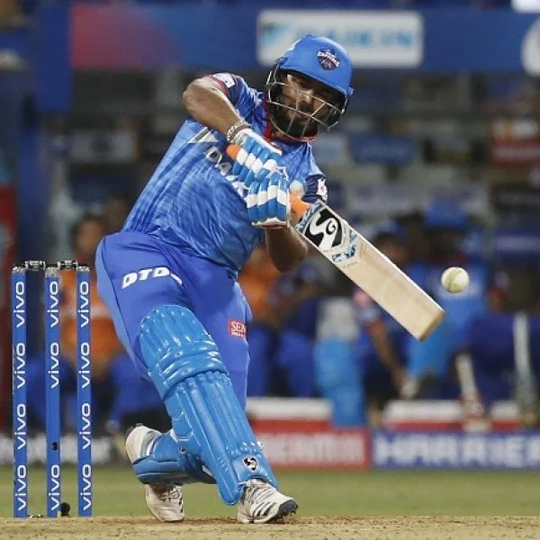 பந்தை சிதறடித்த பன்ட்... பதற்றத்தில் கோட்டைவிட்ட மும்பை! #MIvDC